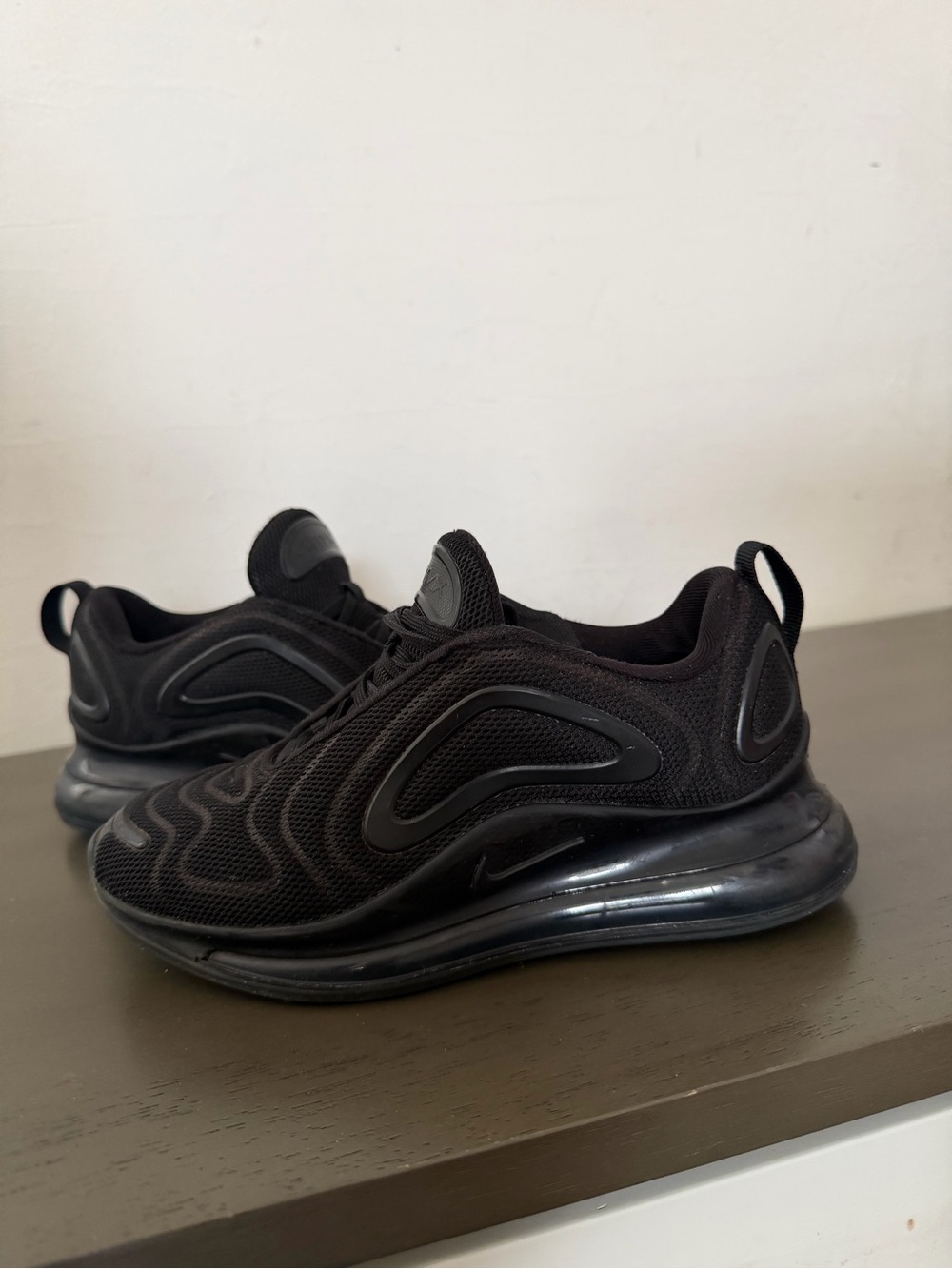 Black Nike Airmax 720 Size 2 Youth Unisex Boys Girls Athletic Sneakers Shoes
